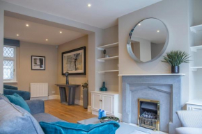 Superior 4 bed Family House Curated Deco